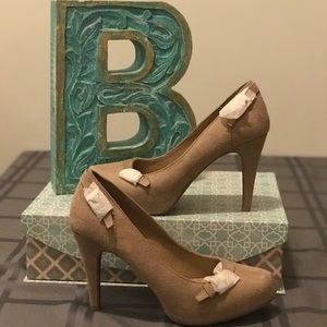NEW!! - Tan suede pumps.